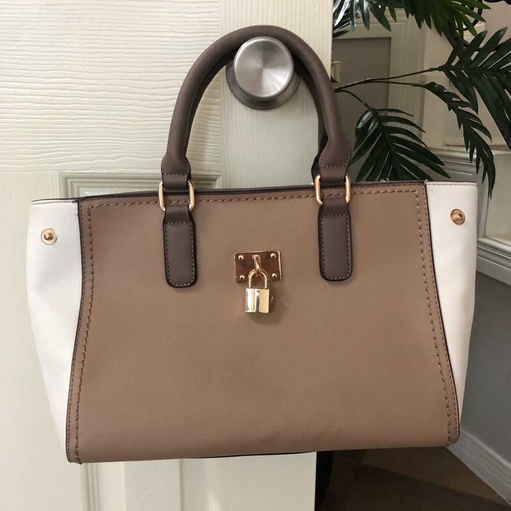 Call it Spring Purse - Picture 2 of 5
